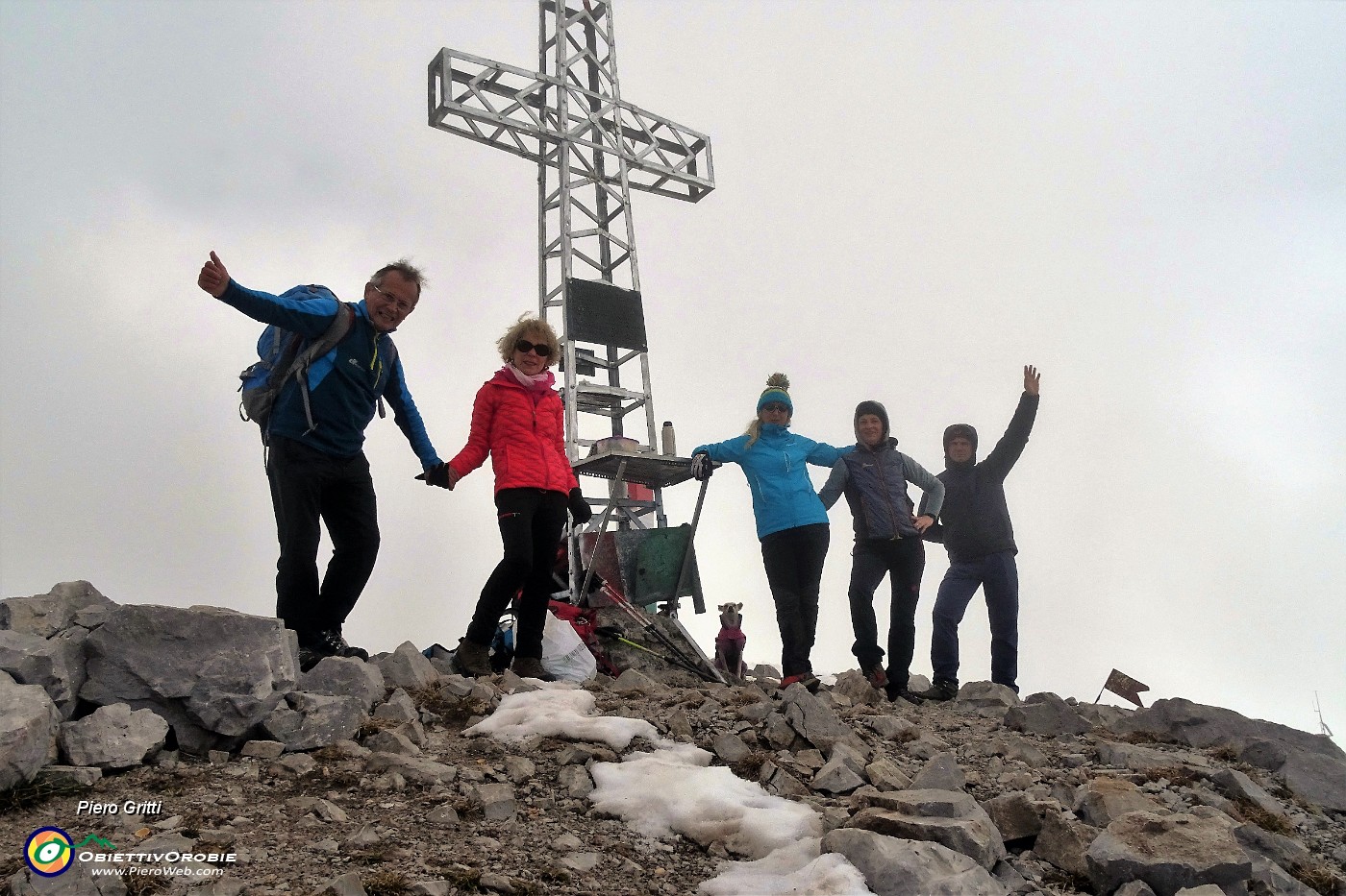 01 In vetta al Pizzo Arera (2512 m) , salito dalla cresta est, sceso dalla sud.JPG -                                